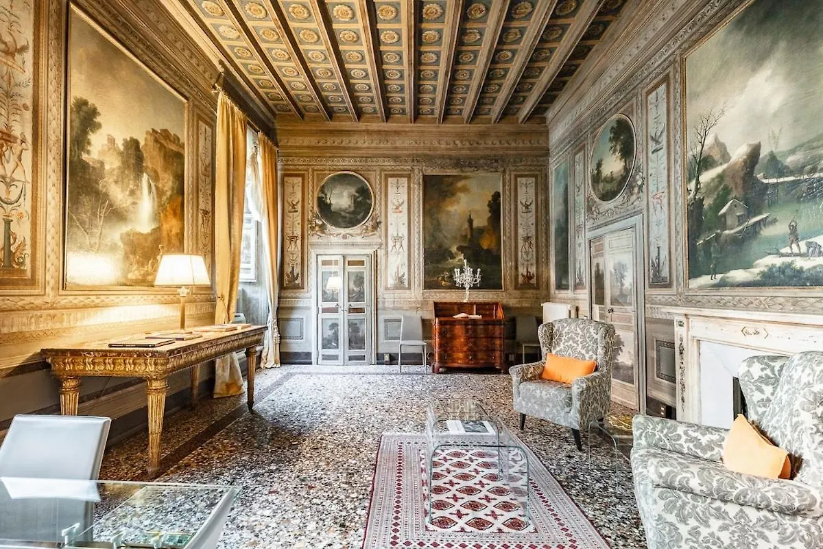 Palazzo Borghese, A Burghesius Home روما